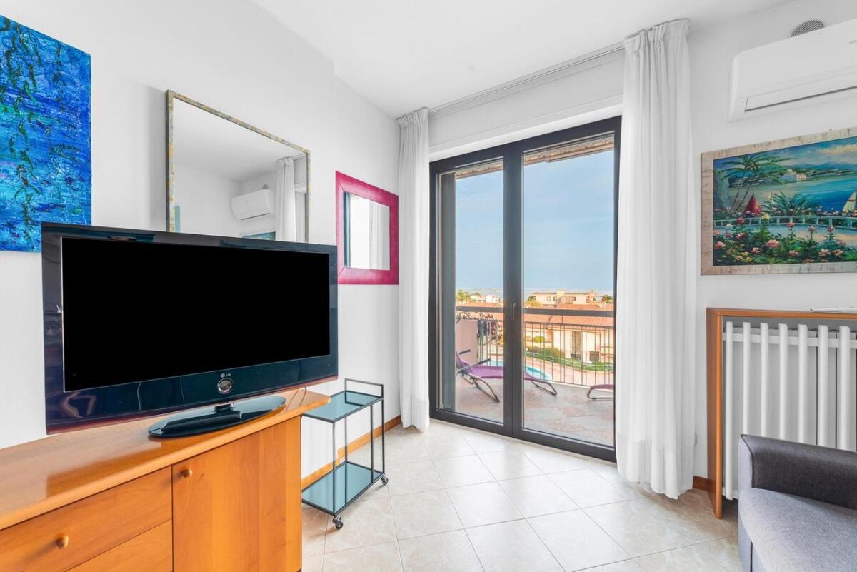 Apartment Vista E Piscina - Di Design A Desenzano