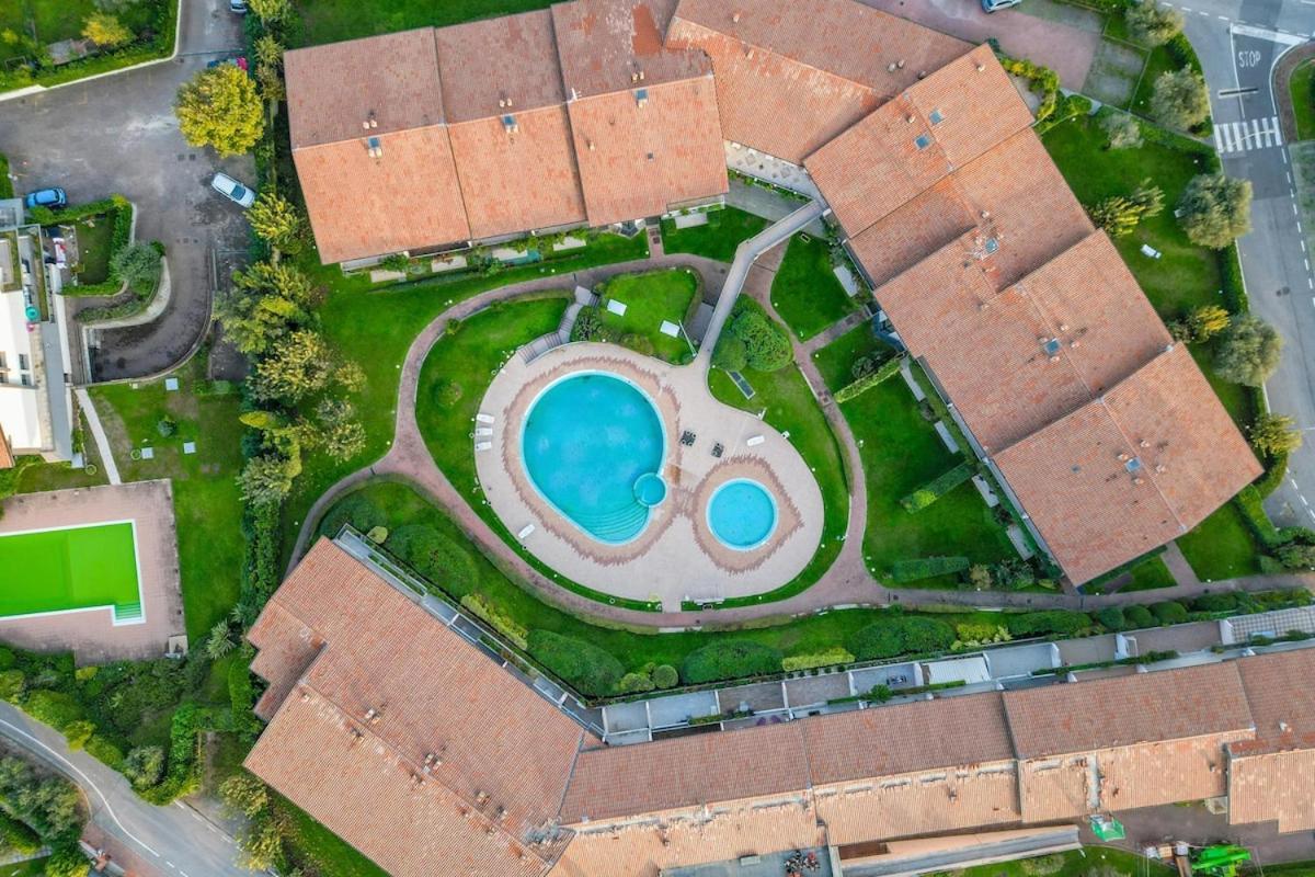 Vista E Piscina - Di Design A Desenzano Appartamento