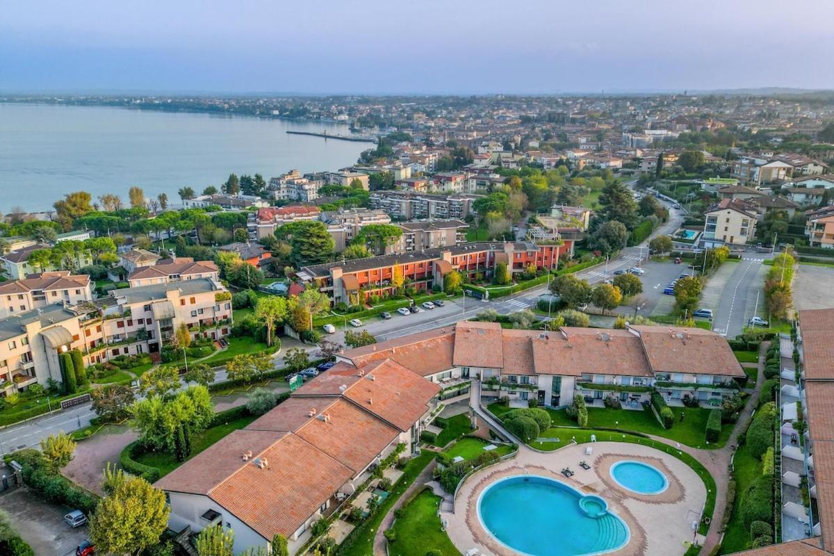 Vista E Piscina - Di Design A Desenzano *