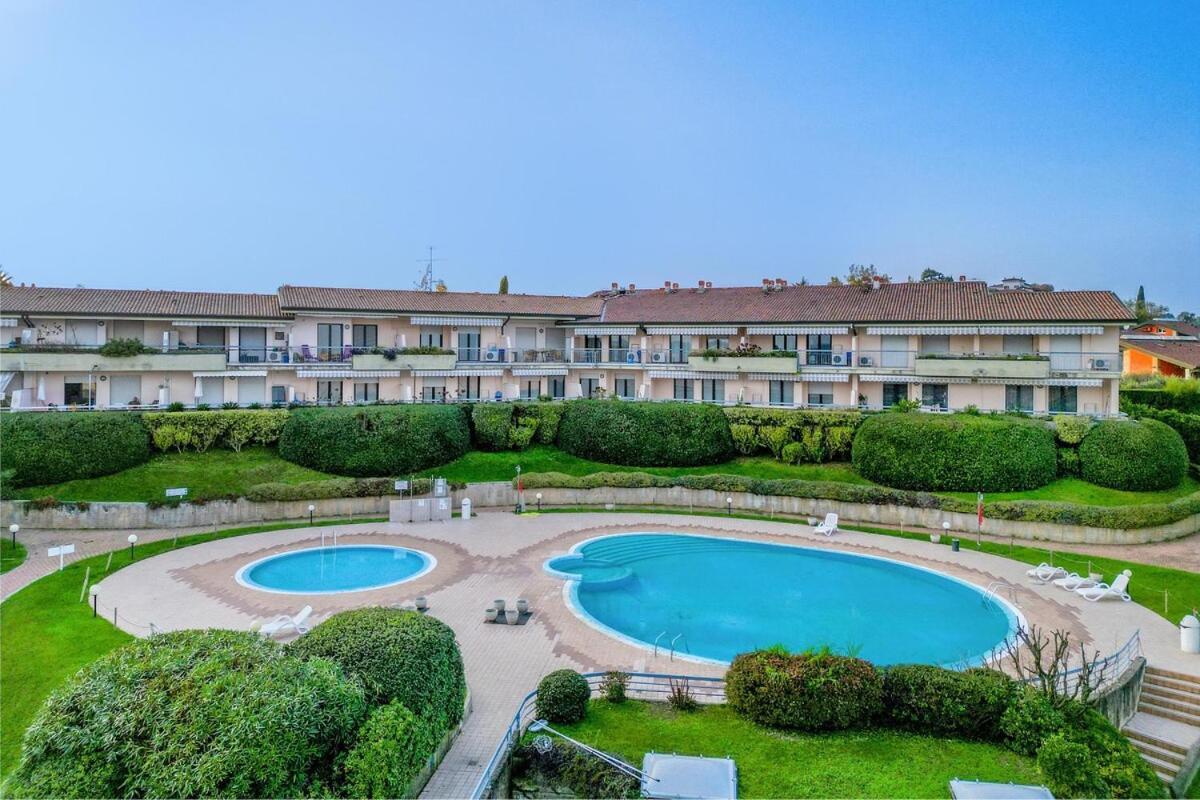Vista E Piscina - Di Design A Desenzano